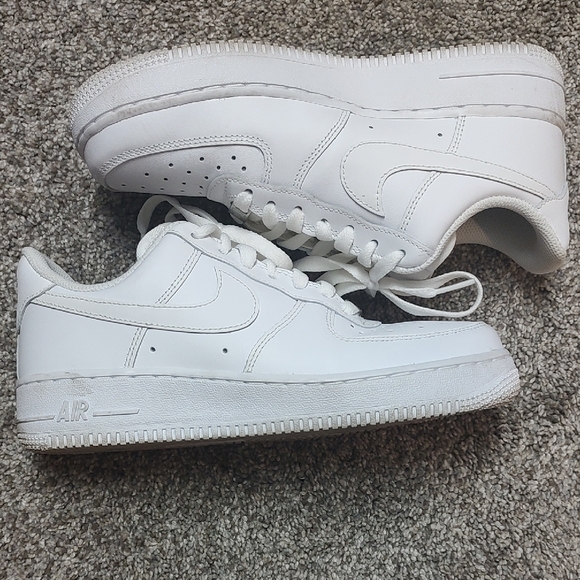 Nike Air Force 1 All-White Sneakers Womens - Picture 5 of 13